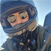 Salut je m'apelle youssef et Je maîtrise 7 langues,s'y il y a quelqu'un içi,je suis là